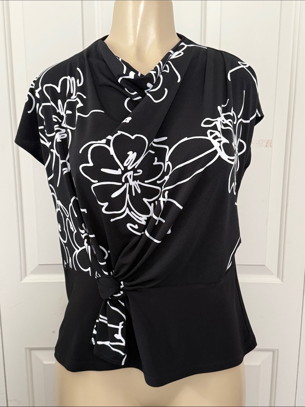 Clara Sun Woo Black & White Floral Knot-Front Blouse